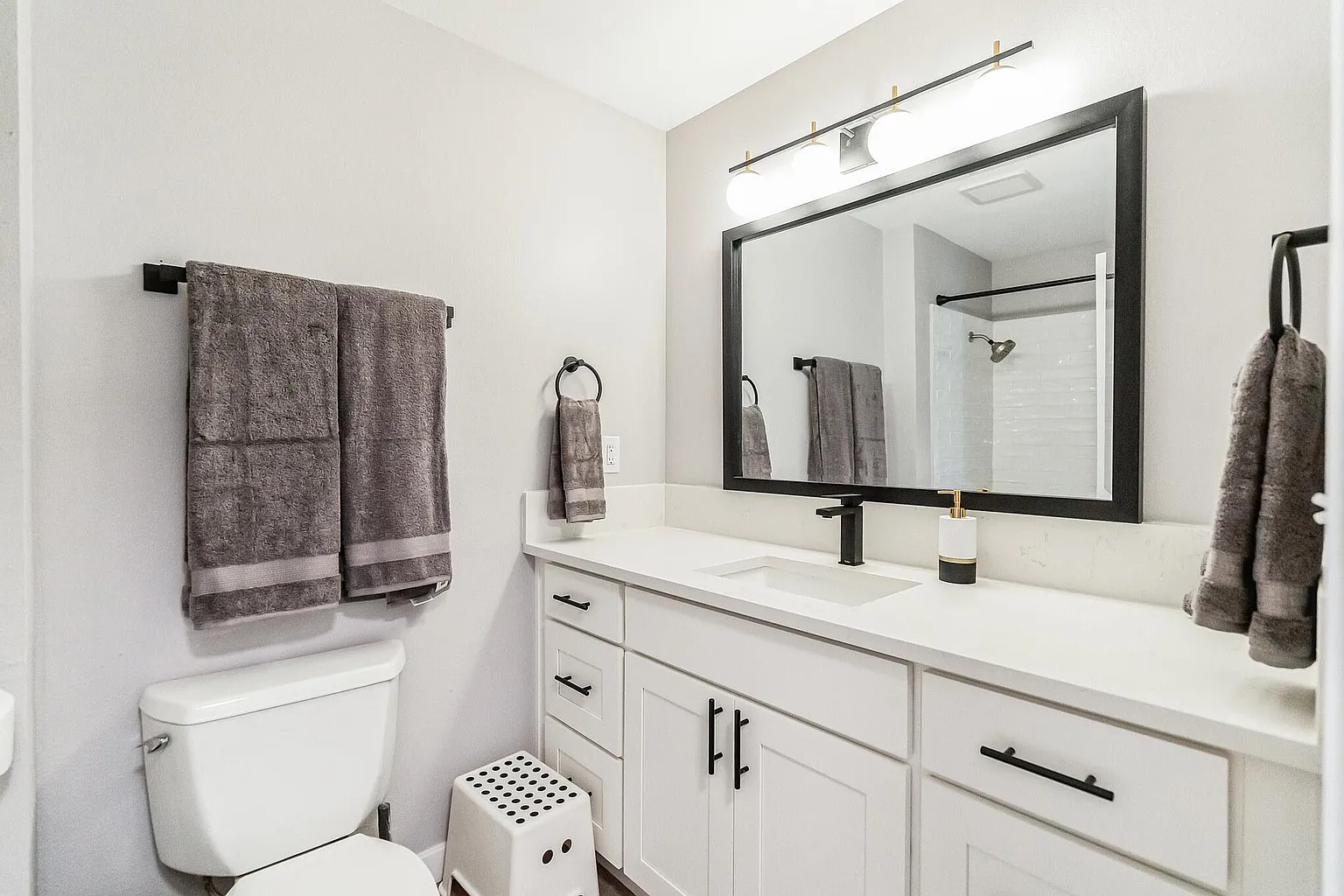 Modern updated bathroom at Oregon Sober Homes recovery housing Gladstone OR