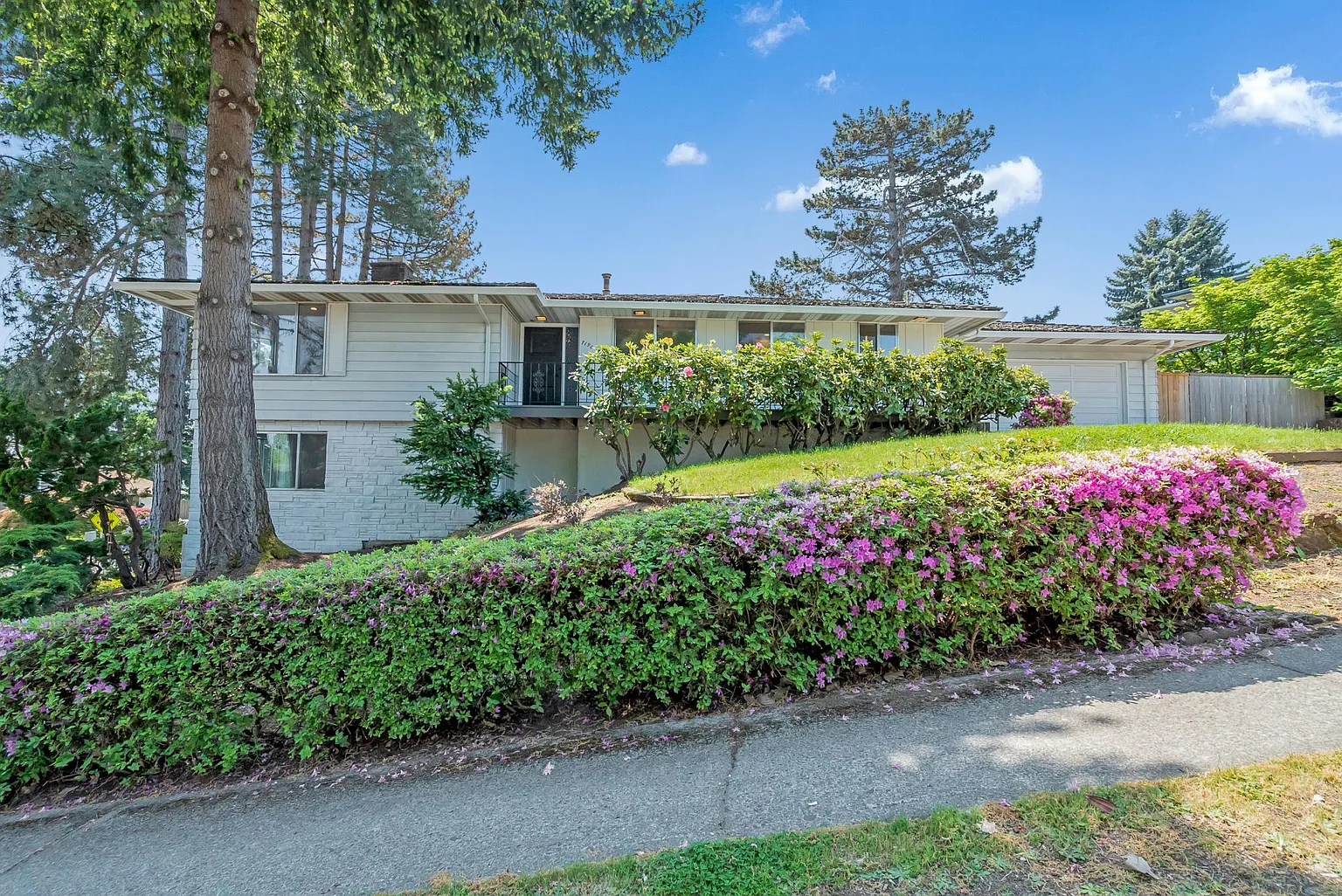 Oregon Sober Homes sober living house exterior in Gladstone Oregon