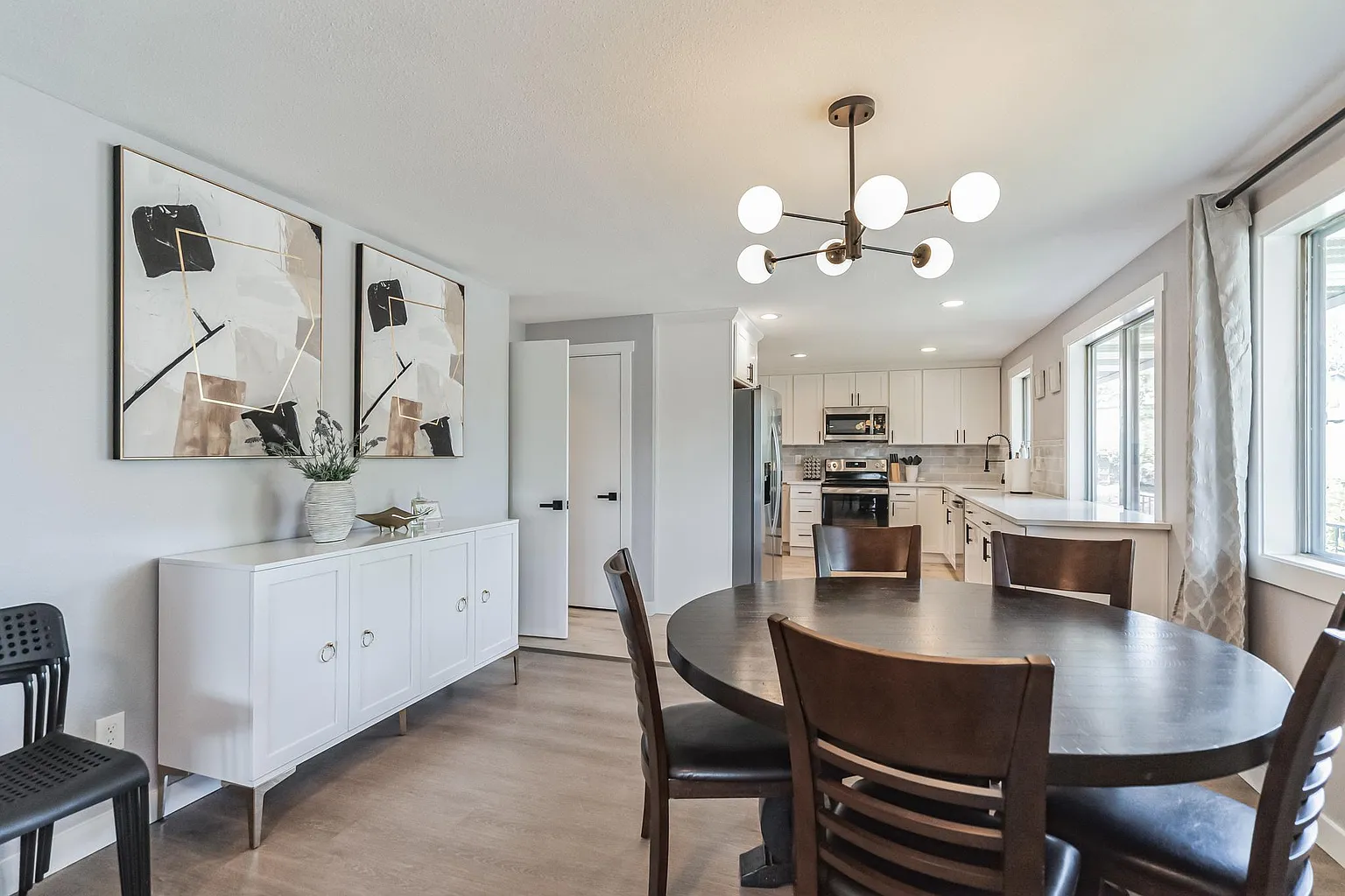 Kitchen and dining area at Oregon Sober Homes recovery housing Gladstone OR